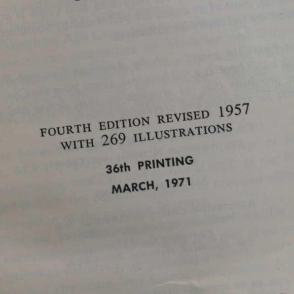 Vintage 1971 America Red Cross First Aid Textbook - Picture 8 of 9